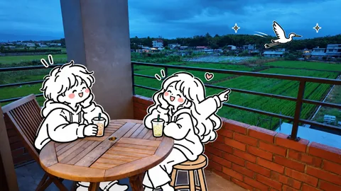 插畫人物在 D+Villa 露臺的圓桌邊聊天，指向暮色稻田上的白鷺鷥